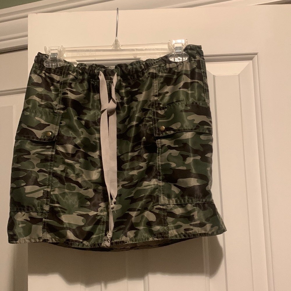Express camo skirt size small